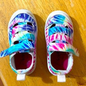 Like new kid sneaker. Only wear once